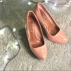 Steve Madden size 6 nude pump